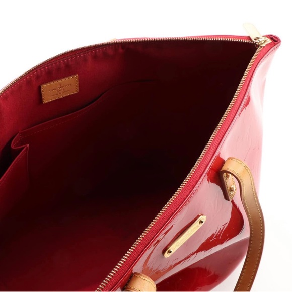 Louis Vuitton Bellevue GM Tote Bag in Pomme D’amour Vernis and Vachetta Leather! - Picture 7 of 10
